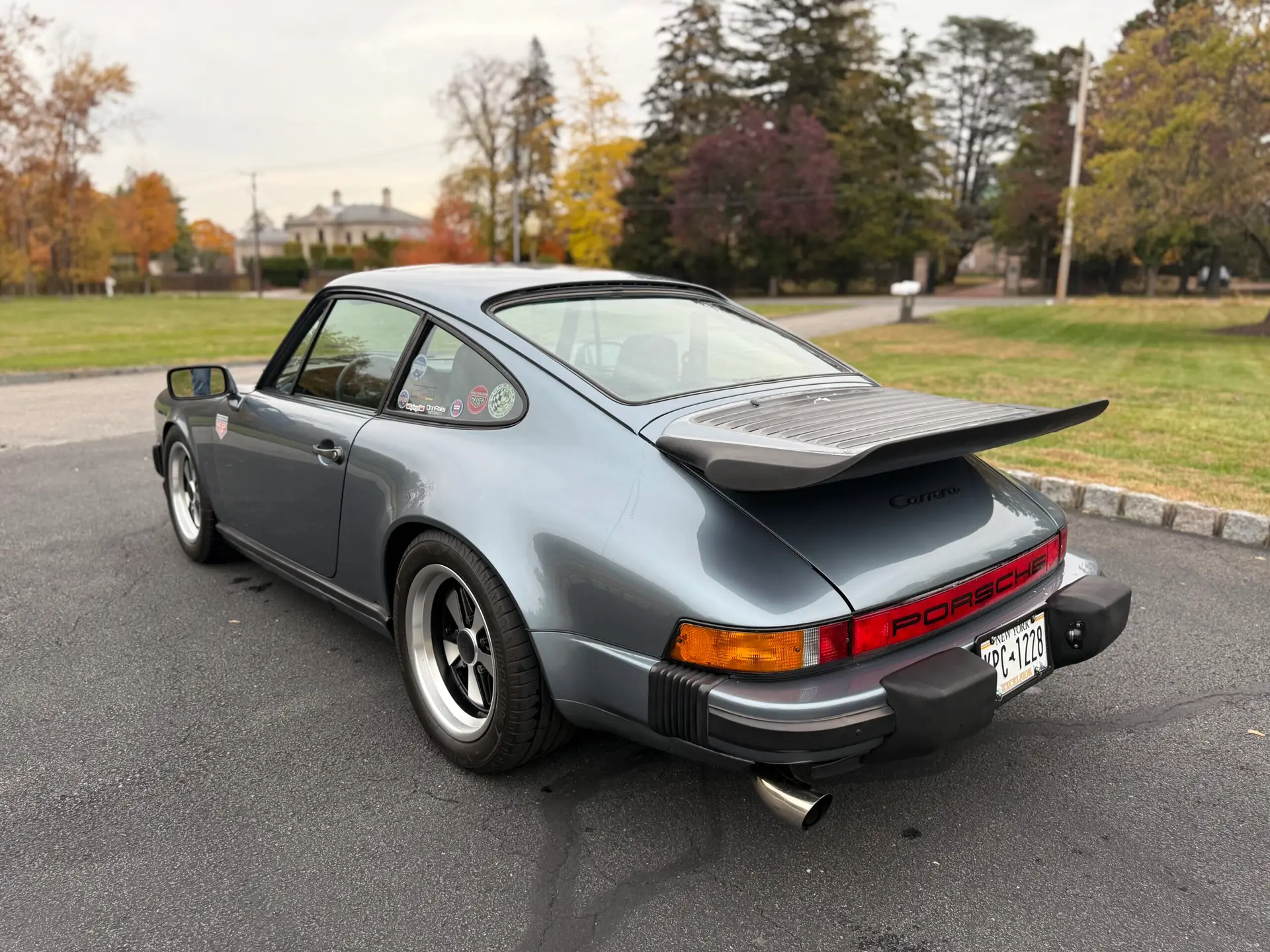 
								1984 Porsche 911 Carerra full									