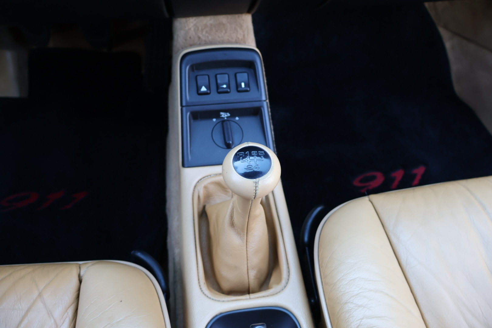 
								1990 Porsche 911 C2 full									