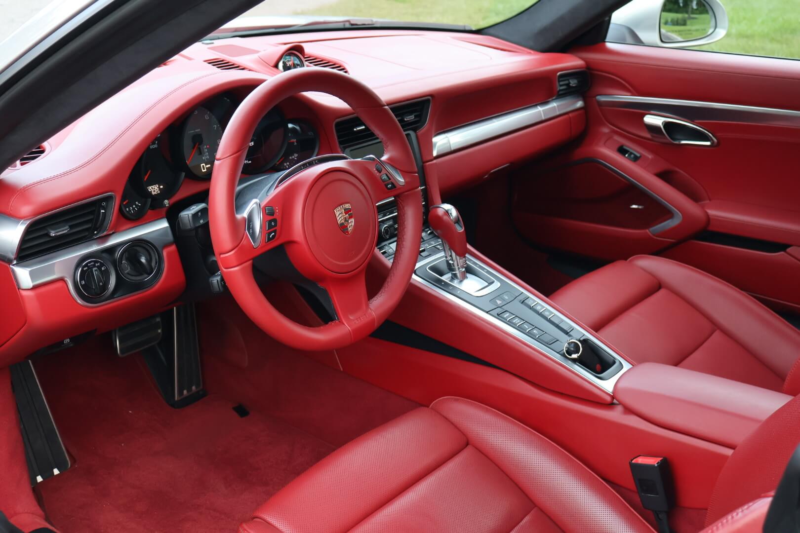 
								2013 Porsche 911 C4S full									